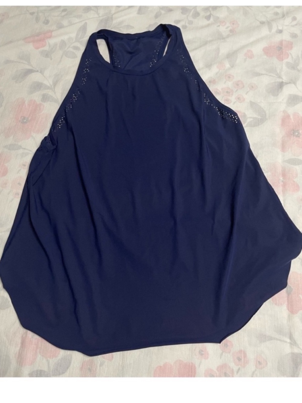 Lululemon Athletica perforated
Tank
